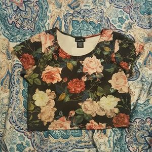 Adorable floral crop top.